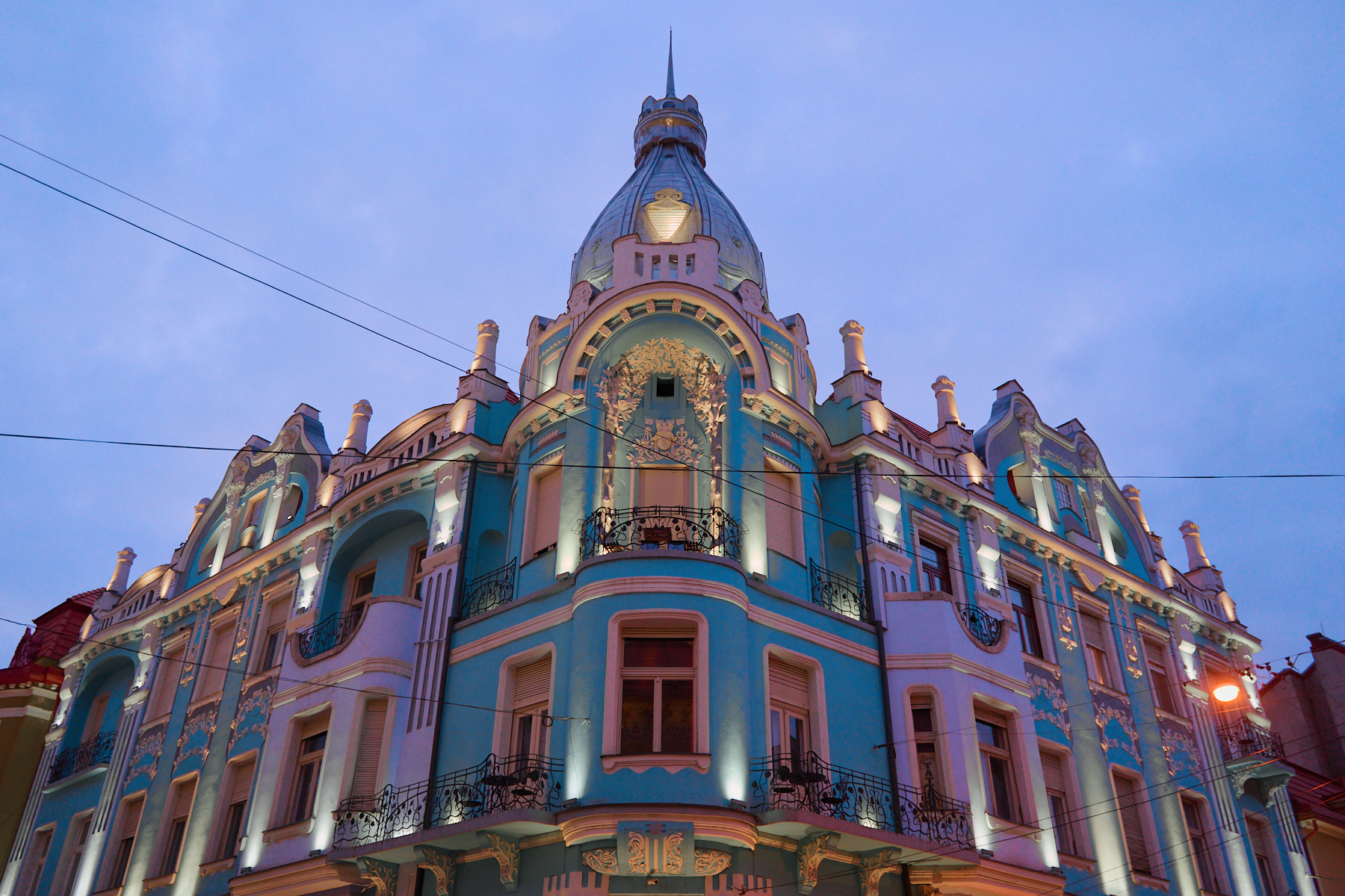 Architectural lighting designed using Visoluce light fittings. The facade is illuminated in cold white according with its colors