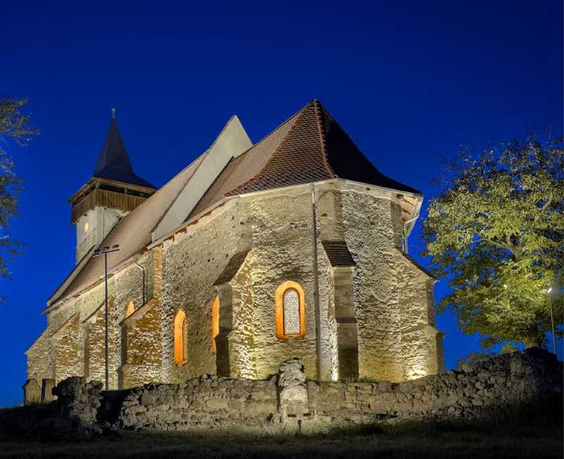 Iluminta biserica de patrimoniu. Iluminat arhitectural al bisericii medievae fortificate din Santimbru