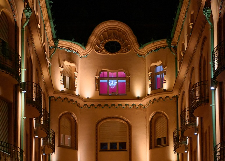 Iluminat arhitectural al Palatului Vulturul Negru din Oradea