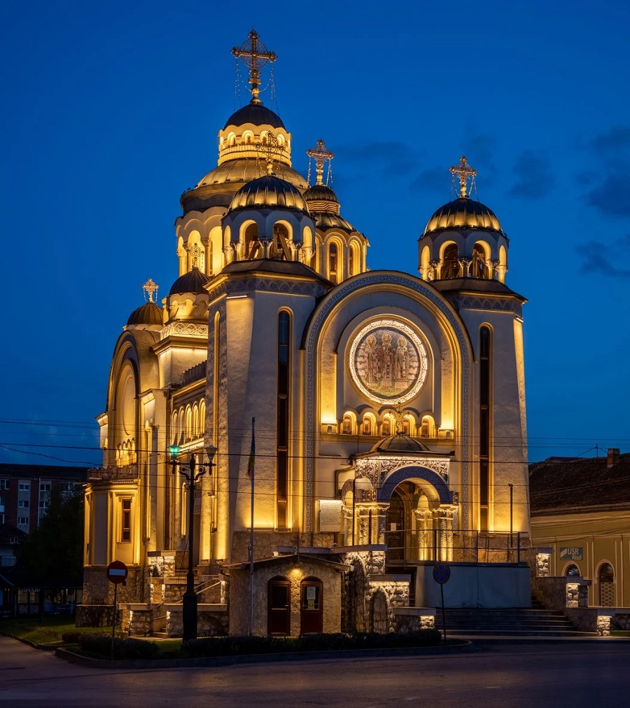 fatada biserica iluminata arhitectural visioluce